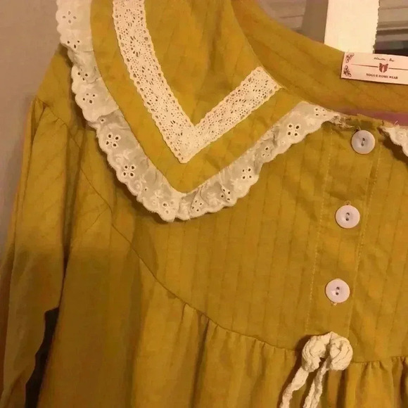 Vogue Homewear unique long sleeve top. - Picture 3 of 10